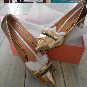 Elegant Gold Pointed Toe Heels